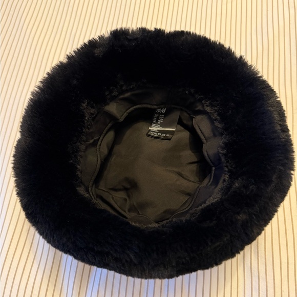 H&M Black Faux Fur Hat - Picture 3 of 5